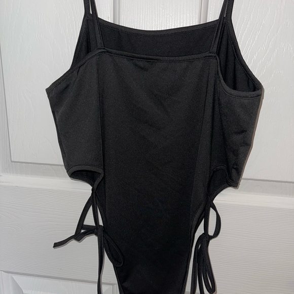 Black high hips with ties bodysuit - Picture 4 of 5